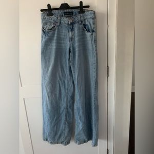 Aeropostale low rise, wide leg jeans!
